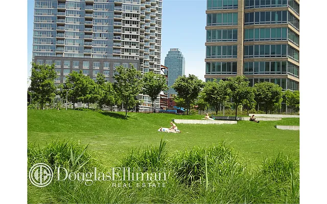 Rented by Douglas Elliman | media 16