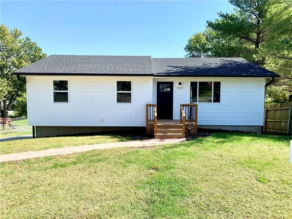 1007 S 5th St, Savannah, MO 64485