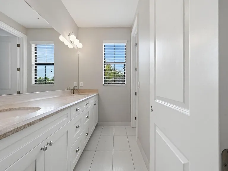 11415 Watercrest Cir E — Photo 48
