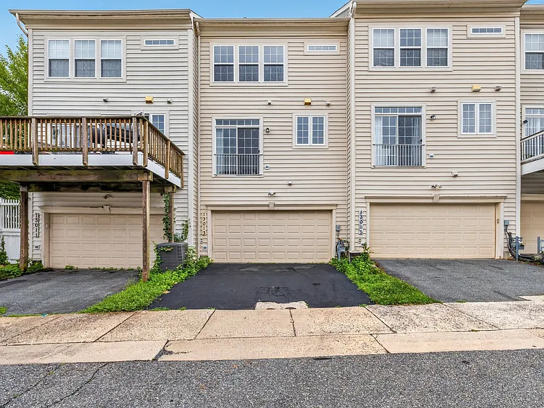 Enjoy a 2 car garage and driveway!