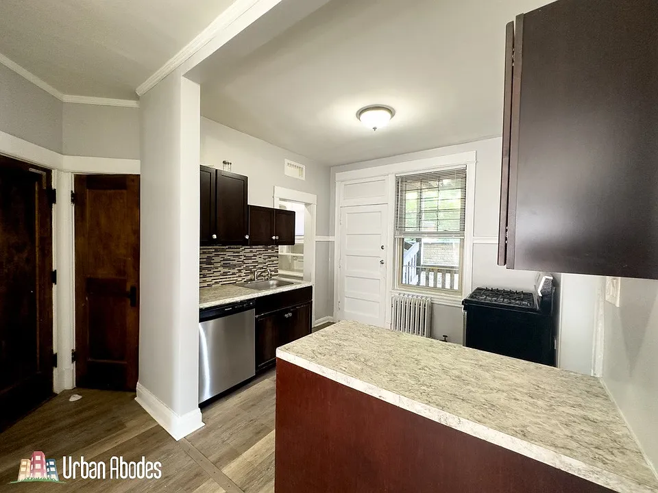 1222 W Rosemont Ave #1A