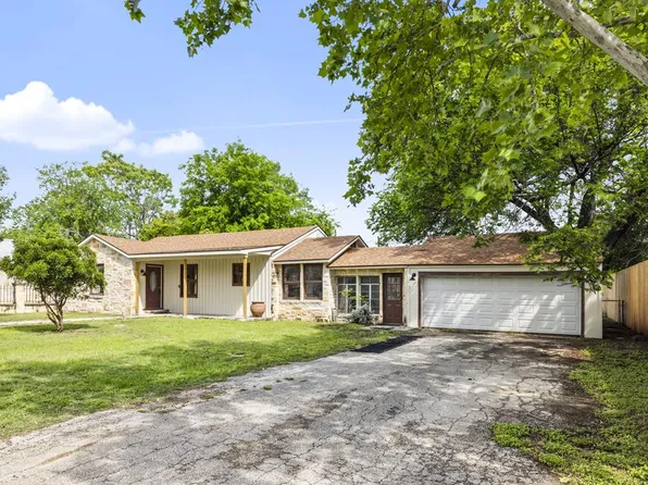 111 Lewis Rd, Kerrville, TX 78028