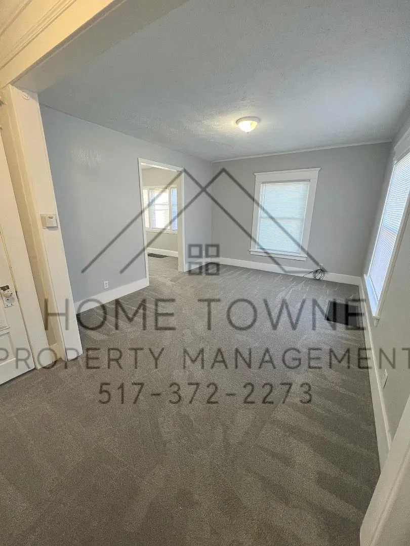 1321 Roosevelt Ave — Photo 2