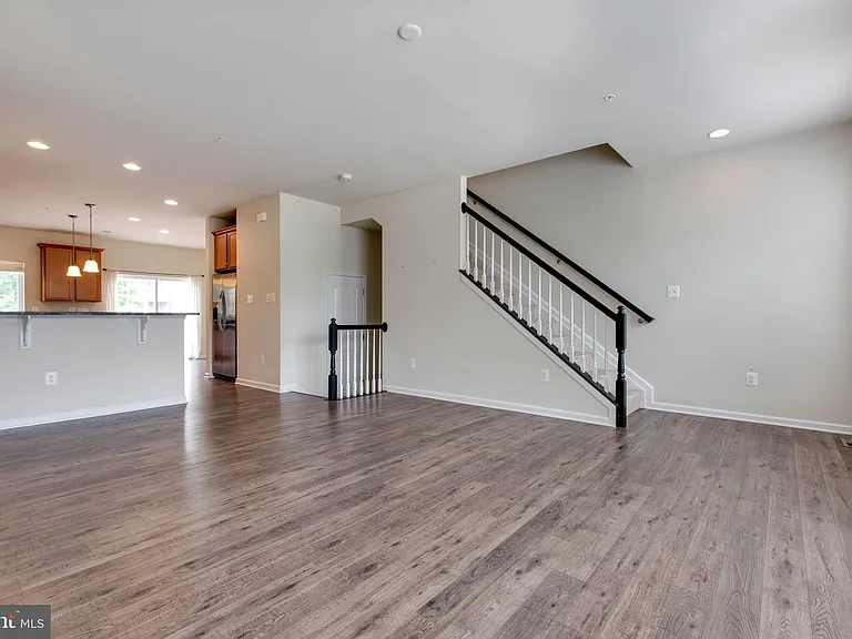 1022 Linden Dr — Photo 10