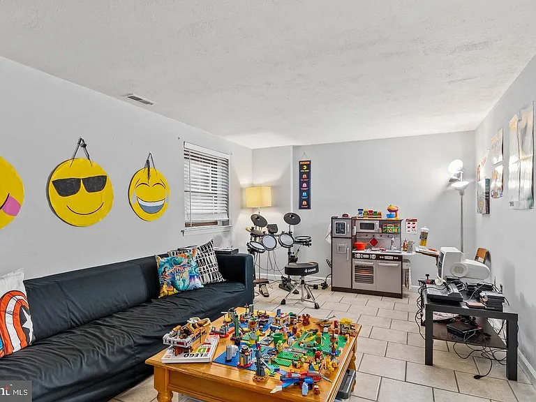 1003 Mulberry Ct — Photo 17