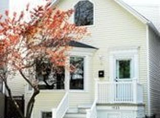 1533 W Nelson St, Chicago, IL 60657