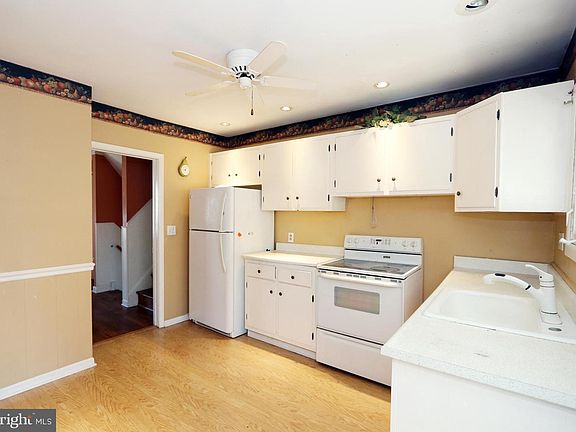 5th image of 38 S Dickens Rd