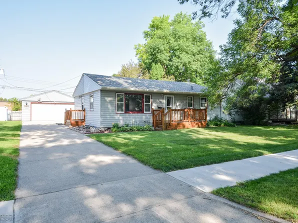 1525 17th St S, Fargo, ND 58103