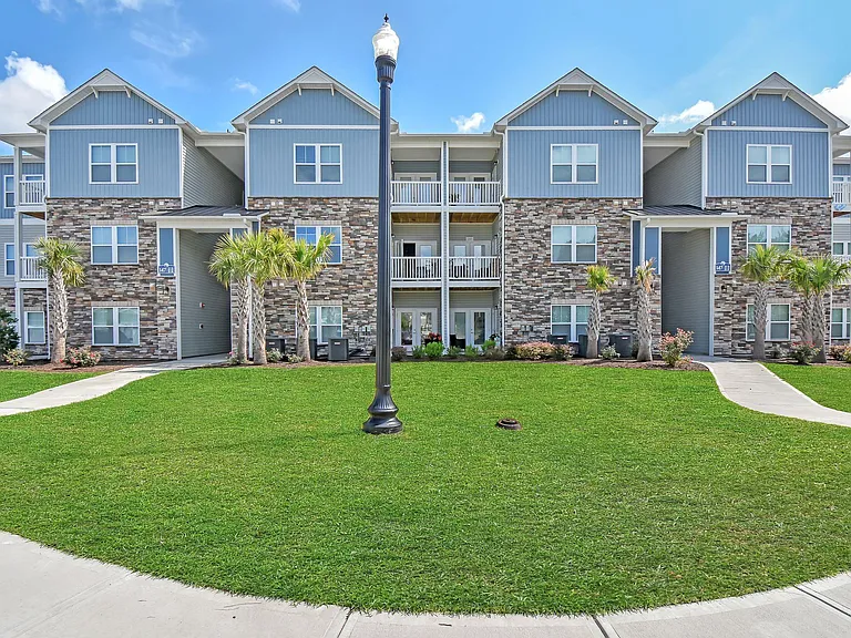 GRANDVIEW AT CLEAR POND APARTMENTS — Photo 6