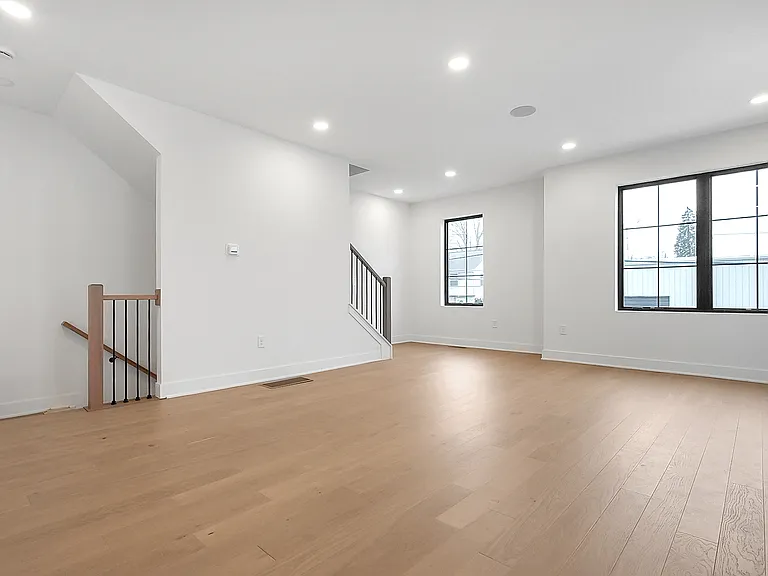 1242 Oxley Rd — Photo 34