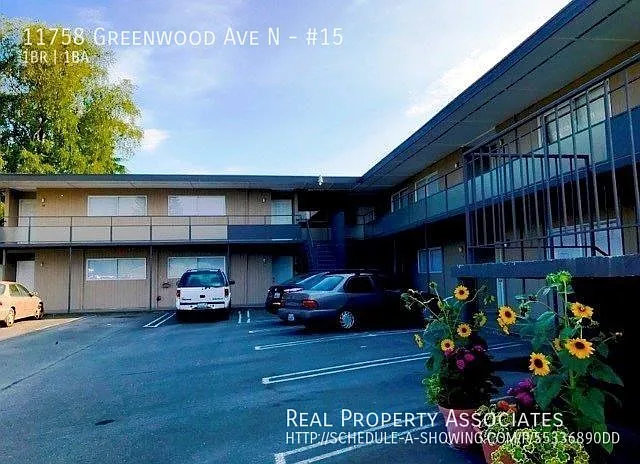 Ground Floor Corner One Bedroom Apartment with a Balcony Deck — Photo 1