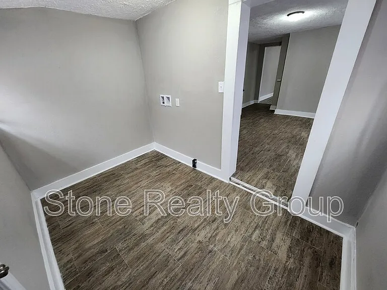 1110 N 9th St — Photo 8