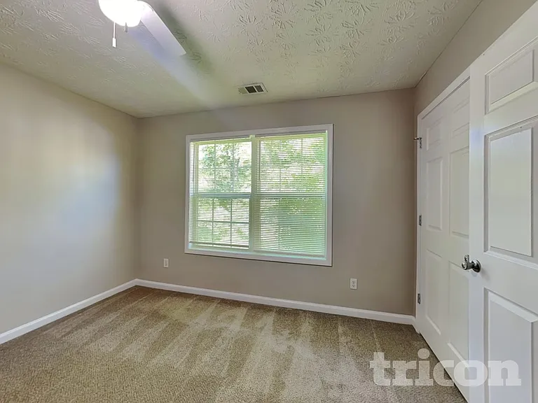2014 Meadow Walk Dr — Photo 11