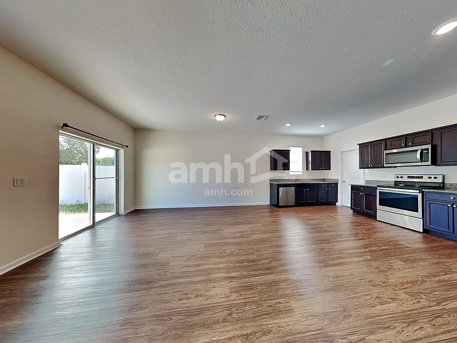 3 bed, 2.0 bath, 1641 sqft, $2,130 — Photo 4