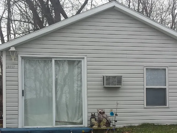 24807 Lake Shore Dr, Dowagiac, MI 49047