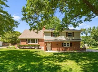 8204 Tomahawk Rd, Prairie Village, KS 66208
