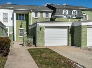 56 Stratford Ln, Rochester, MI 48309