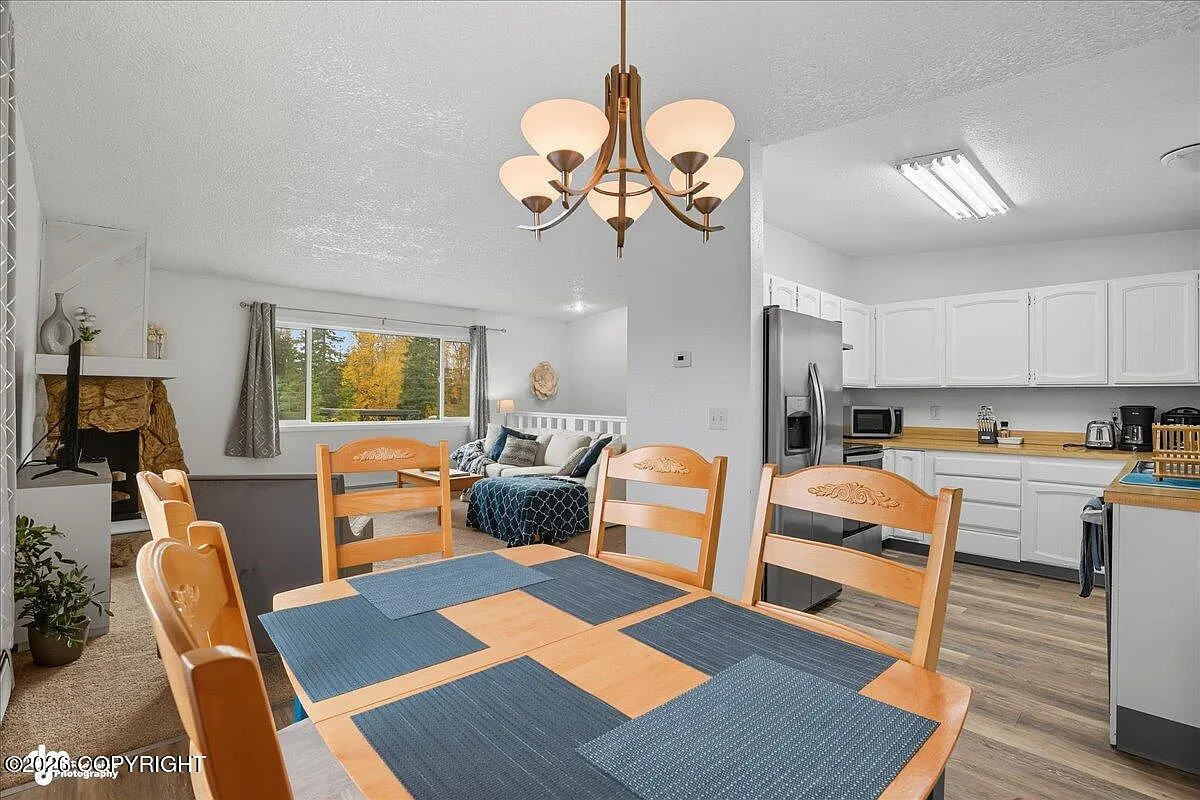 3 bed, 1.0 bath, 1214 sqft, $2,400 — Photo 4