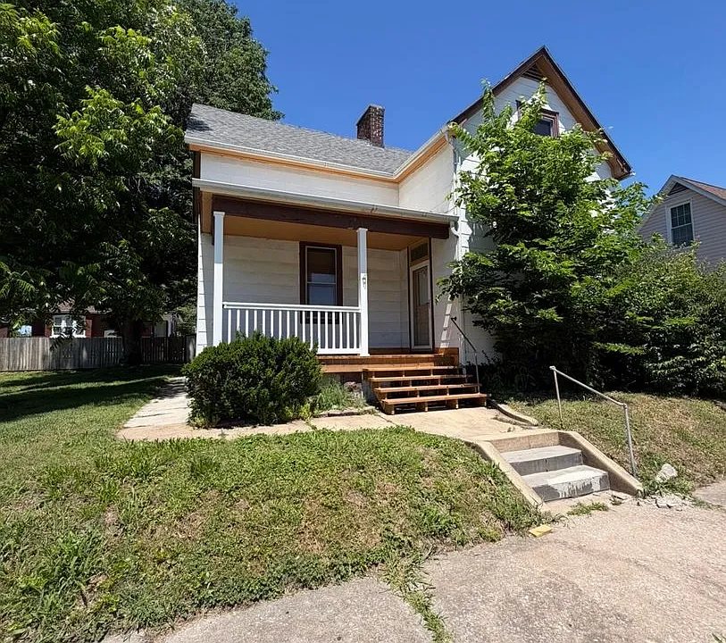 1305 N Church St