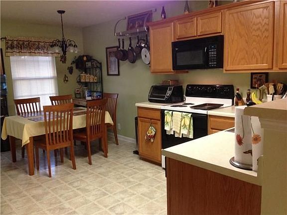 3rd image of 7024 S Hampton Blvd