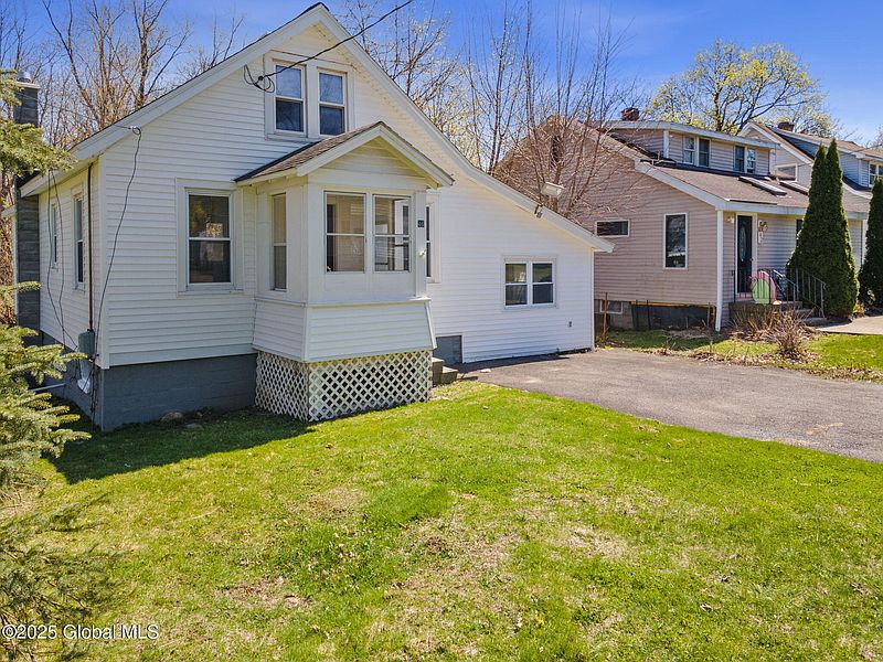 2nd image of 46 N Amherst Avenue