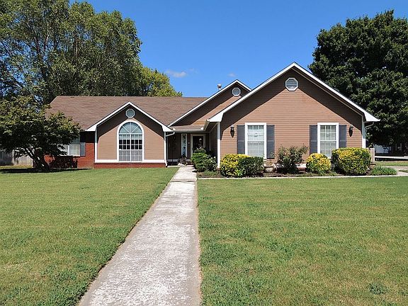 View of home from Oriole Dr.