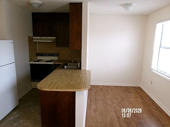 3rd image of 733 9th Ave NE #733