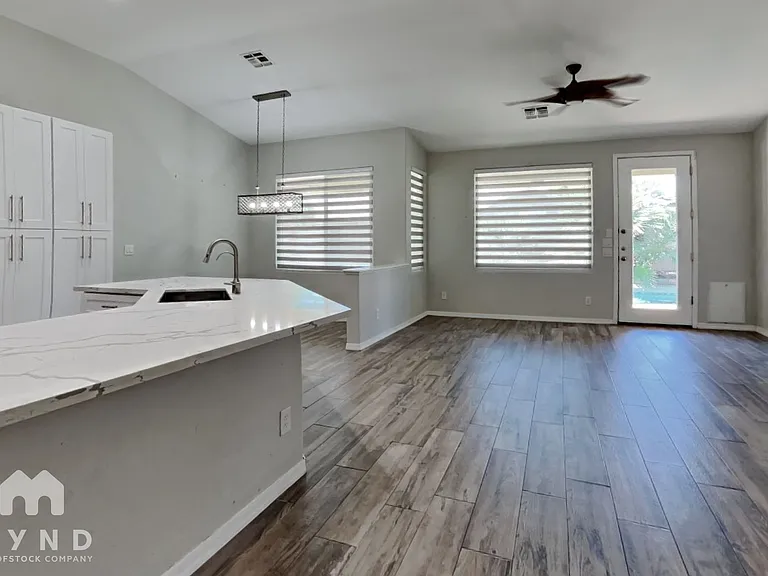 1421 W Maplewood St — Photo 4