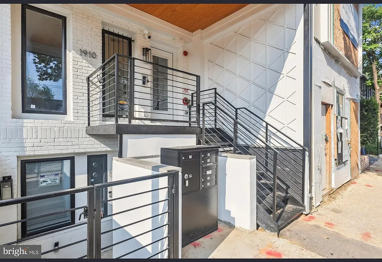 1 bed, 515 sqft, $2,300 — Photo 2