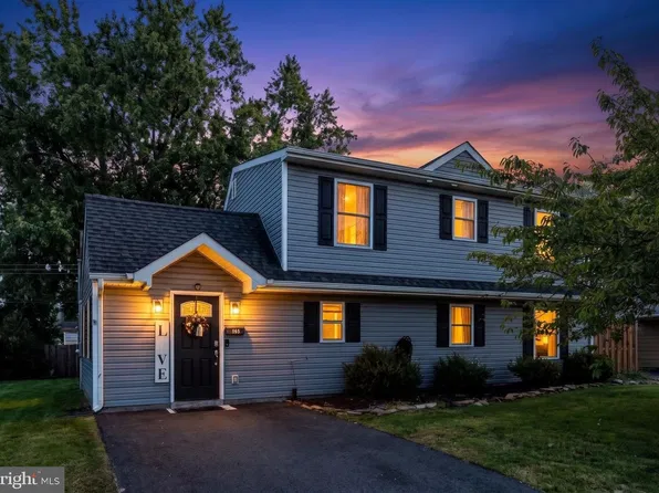 28 Inlet Rd, Levittown, PA 19057