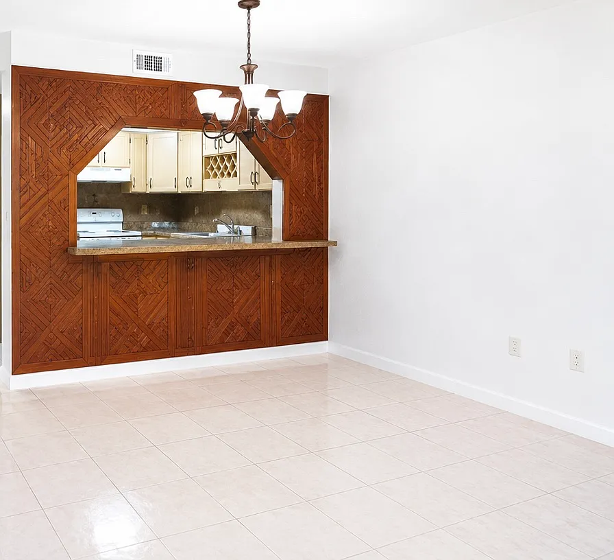 3 bed, 2.5 bath, 1550 sqft, $3,100 — Photo 2