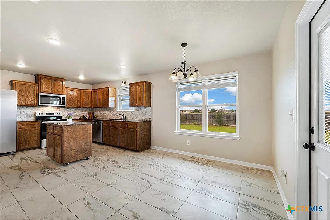 4 bed, 2.0 bath, 1559 sqft, $1,775 — Photo 4