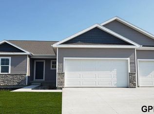 6435 Harvest Dr, Papillion, NE 68157