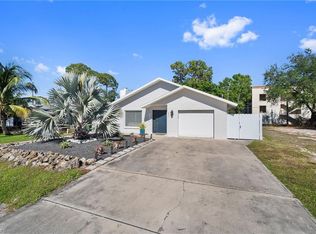 865 101st Ave N, Naples, FL 34108