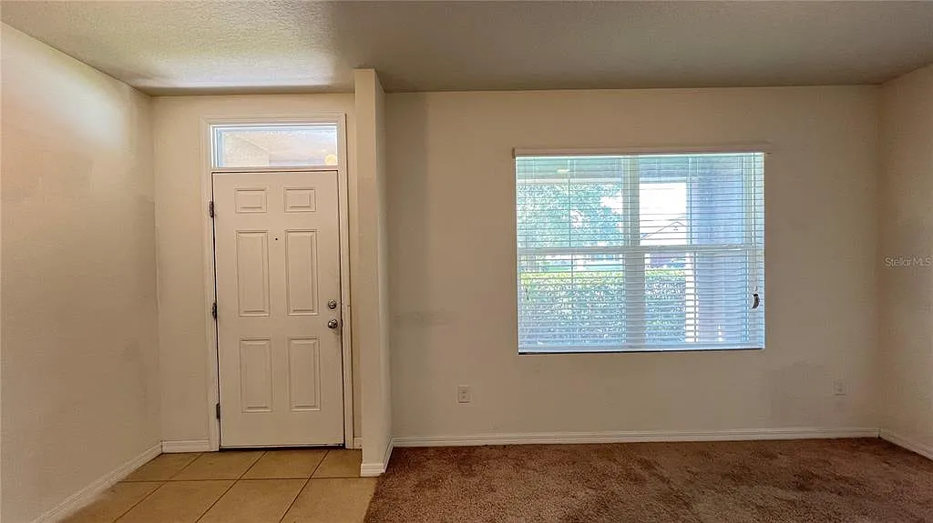 5 bed, 3.0 bath, 2696 sqft, $2,450 — Photo 3