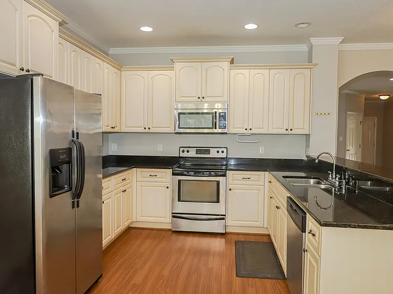 4453 Galway Dr — Photo 2