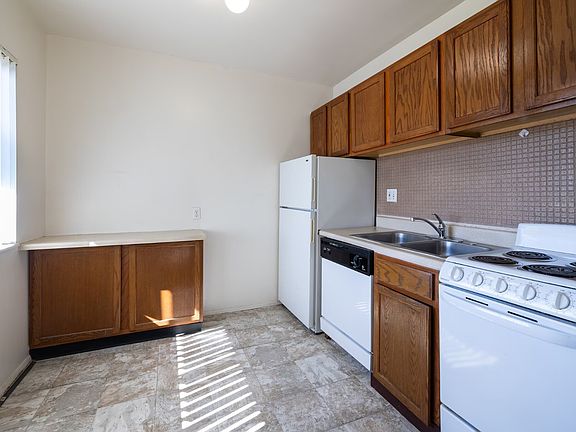 3rd image of 9823 Lilac Dr Unit D