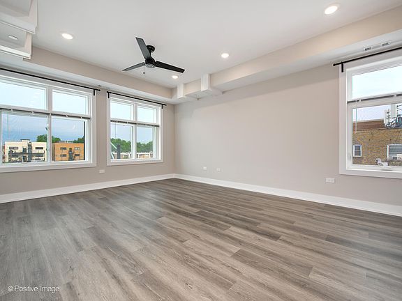 3rd image of 4013 N Pulaski Rd #3