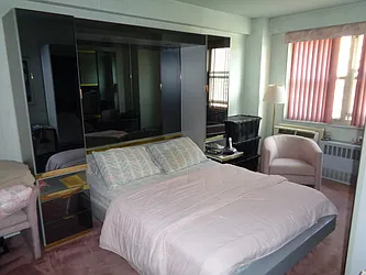 Sold by Thomas Lipovetsky, LREB