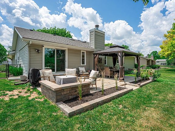 2nd image of 1221 Sandpebble Dr