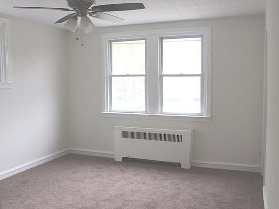 3rd image of 5951 Bennington St Floor 1