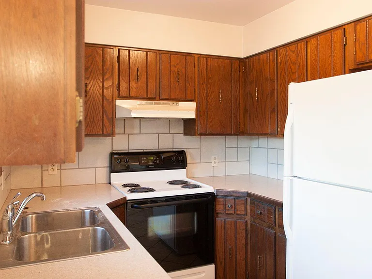2628 Leisure Dr — Photo 8