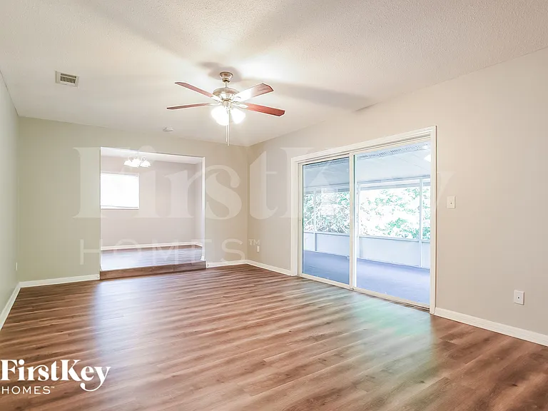504 Saint Dunstan Way — Photo 10