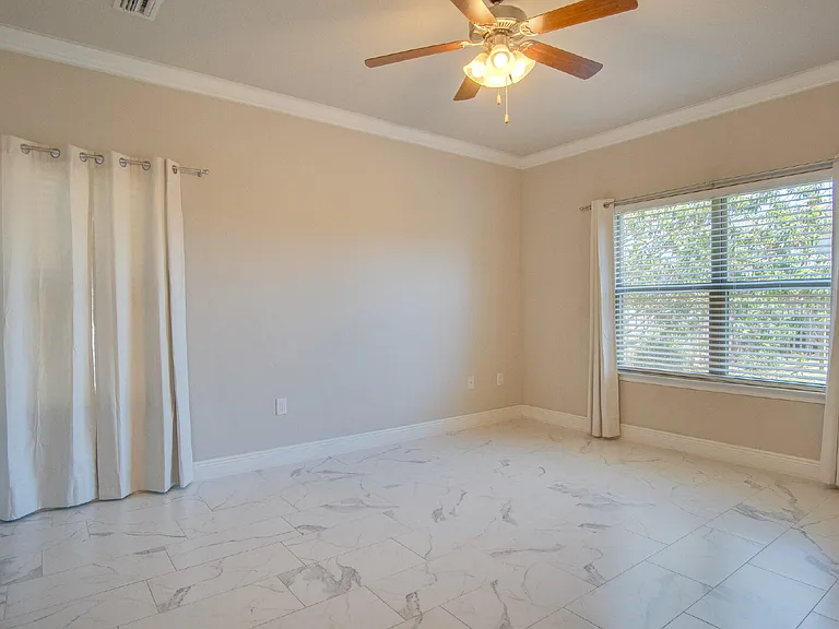 1724 Waterford Sound Blvd — Photo 11
