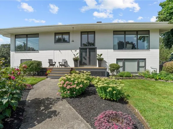 96 Roger Williams Dr, North Kingstown, RI 02852