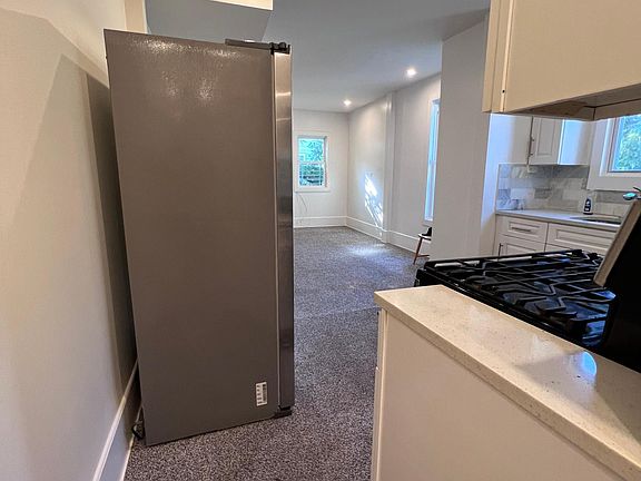 3rd image of 1337 Clay Ave APT 2