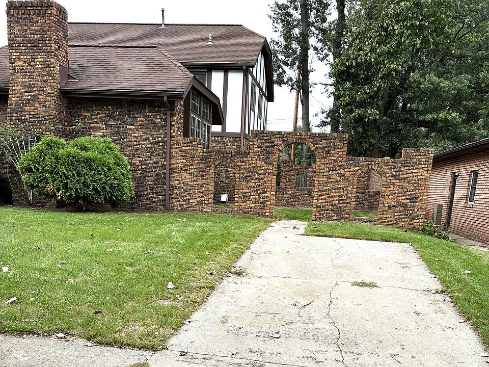 1st image of 2885 Vivian St