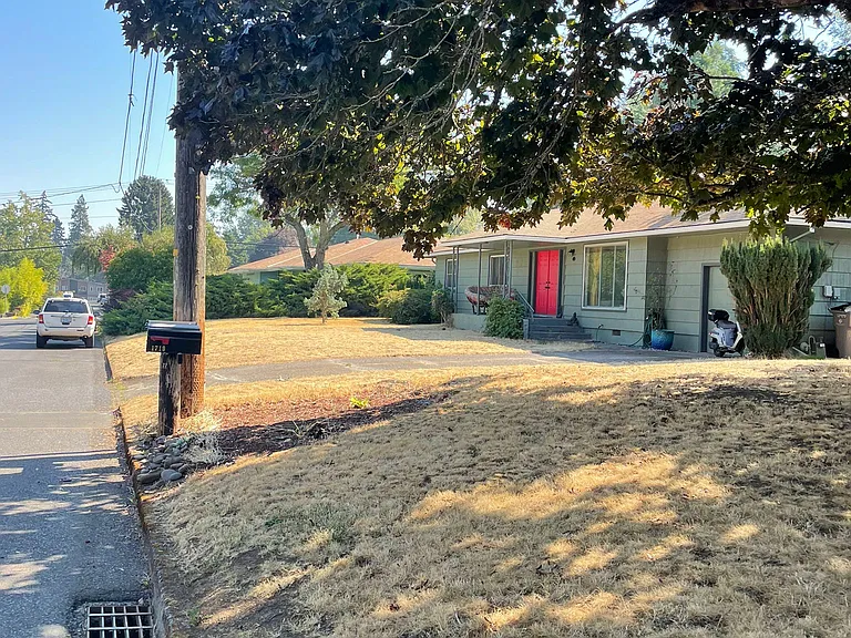 1713 Eugene St — Photo 23