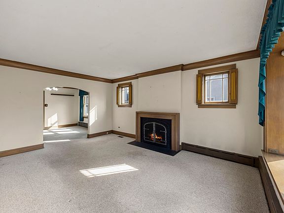 4th image of 2126 Maple Rd