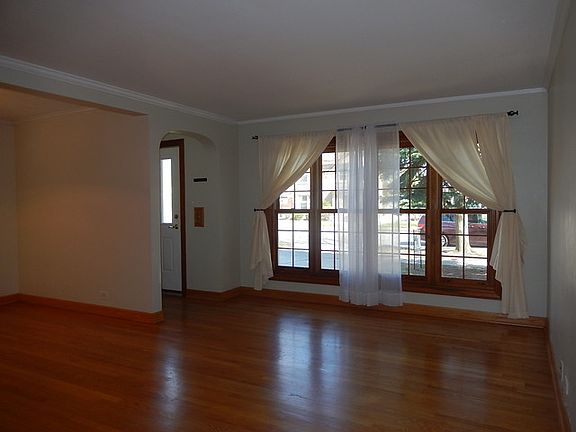 3rd image of 1132 Newberry Ave